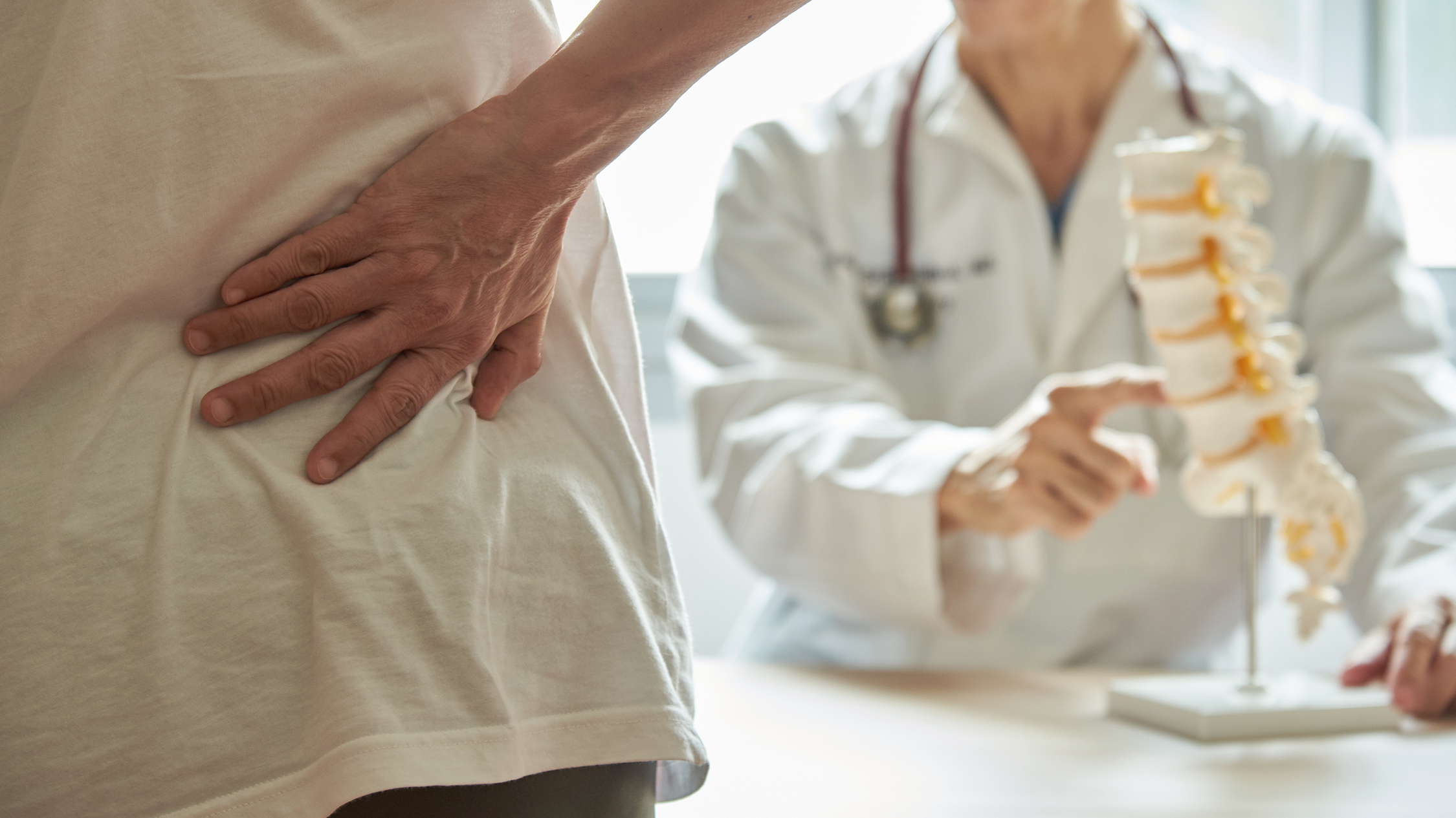 patient-seeing-back-pain-doctor-for-surgery.png